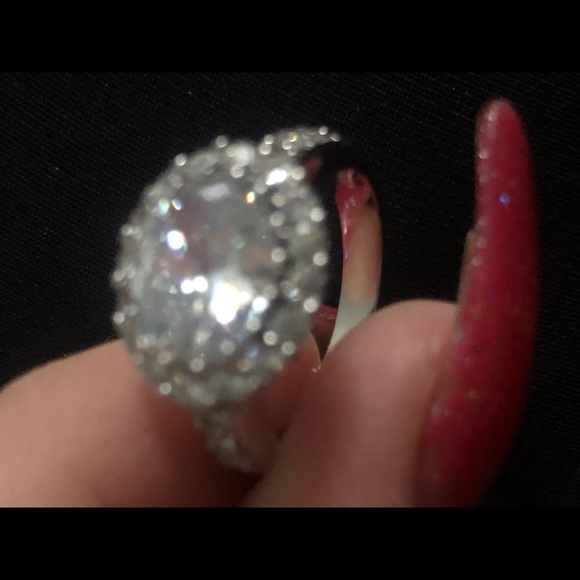 Oval Halo Engagement/Cocktail Ring ✨✨ - Picture 7 of 11